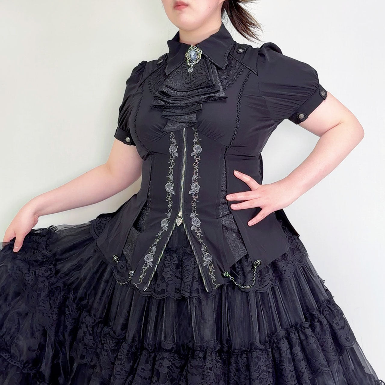 Whimsical Rosy Cats blouse with jabot 【L】