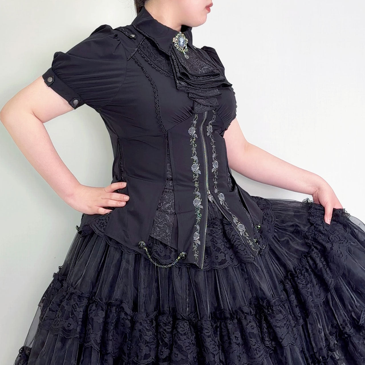 Whimsical Rosy Cats blouse with jabot 【L】