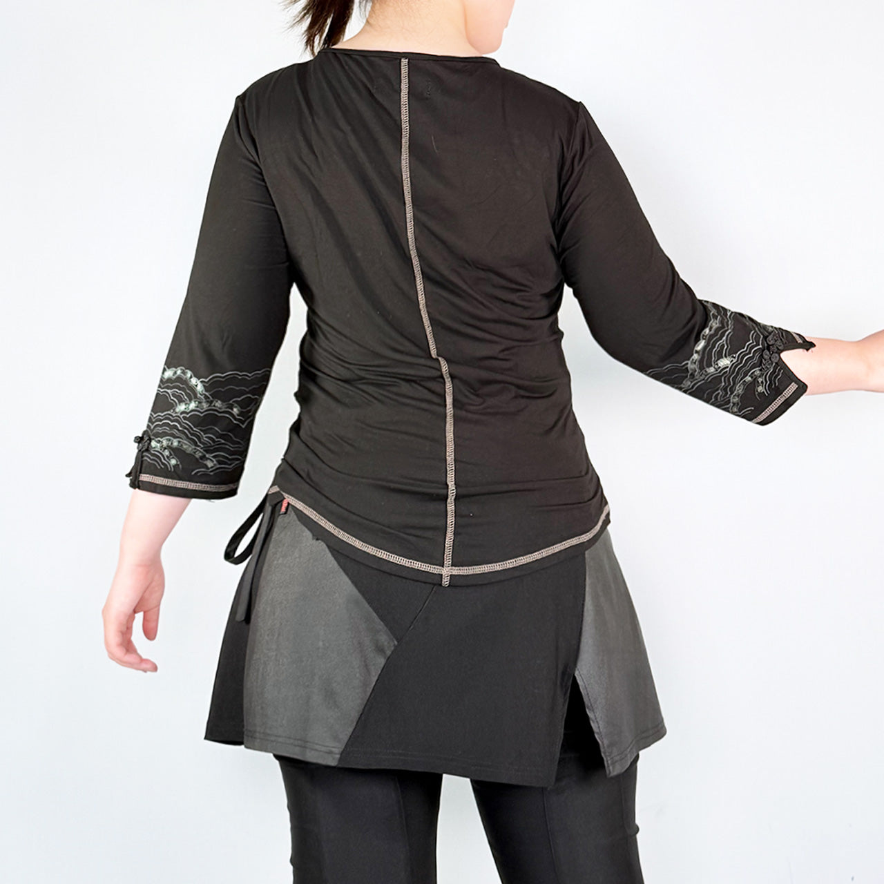 琉球浪漫物語 Ryukyu Romantic Story – Open-Shoulder Cut-and-Sew Top 【L】