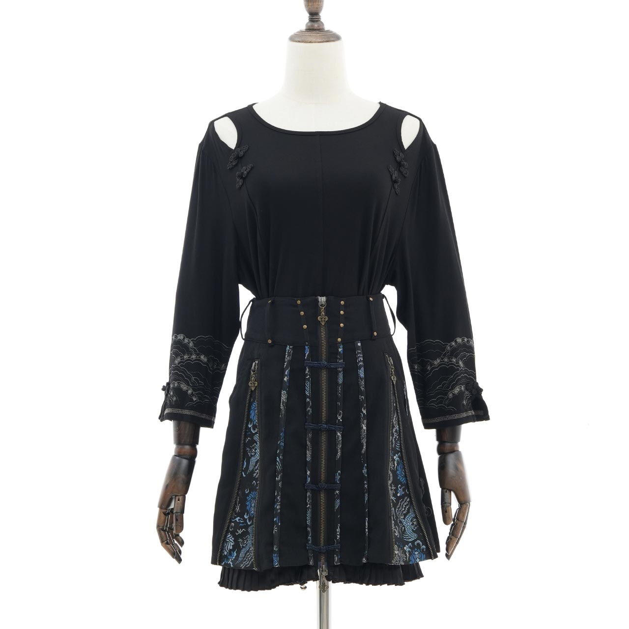 琉球浪漫物語 Ryukyu Romantic Story – Open-Shoulder Cut-and-Sew Top 【L】