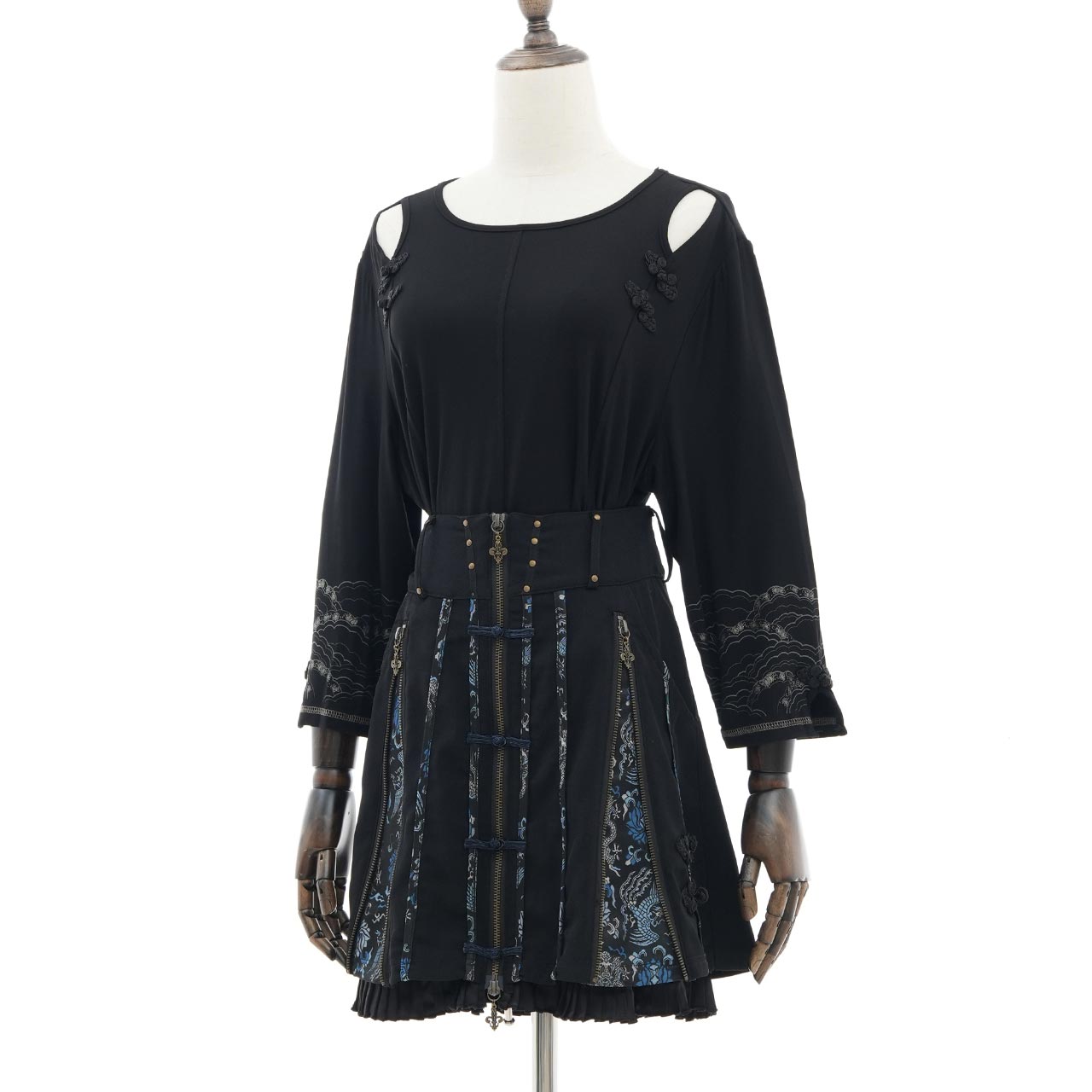 琉球浪漫物語 Ryukyu Romantic Story – Open-Shoulder Cut-and-Sew Top 【L】