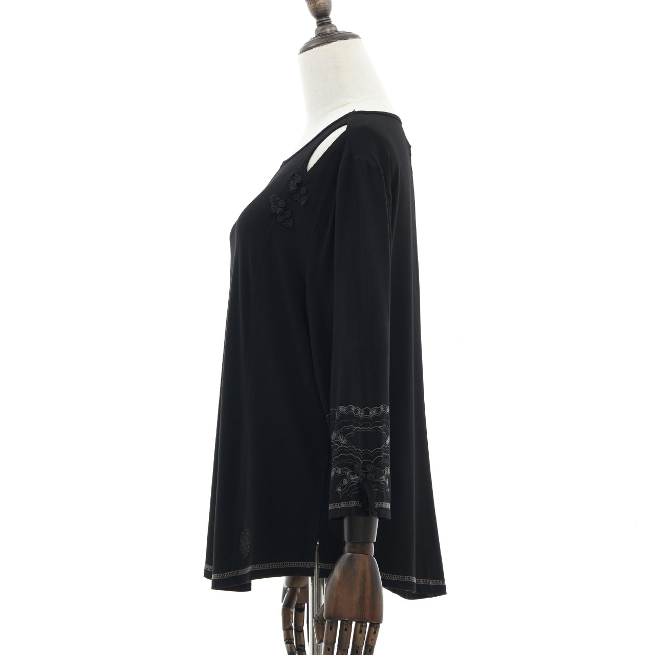 琉球浪漫物語 Ryukyu Romantic Story – Open-Shoulder Cut-and-Sew Top 【L】