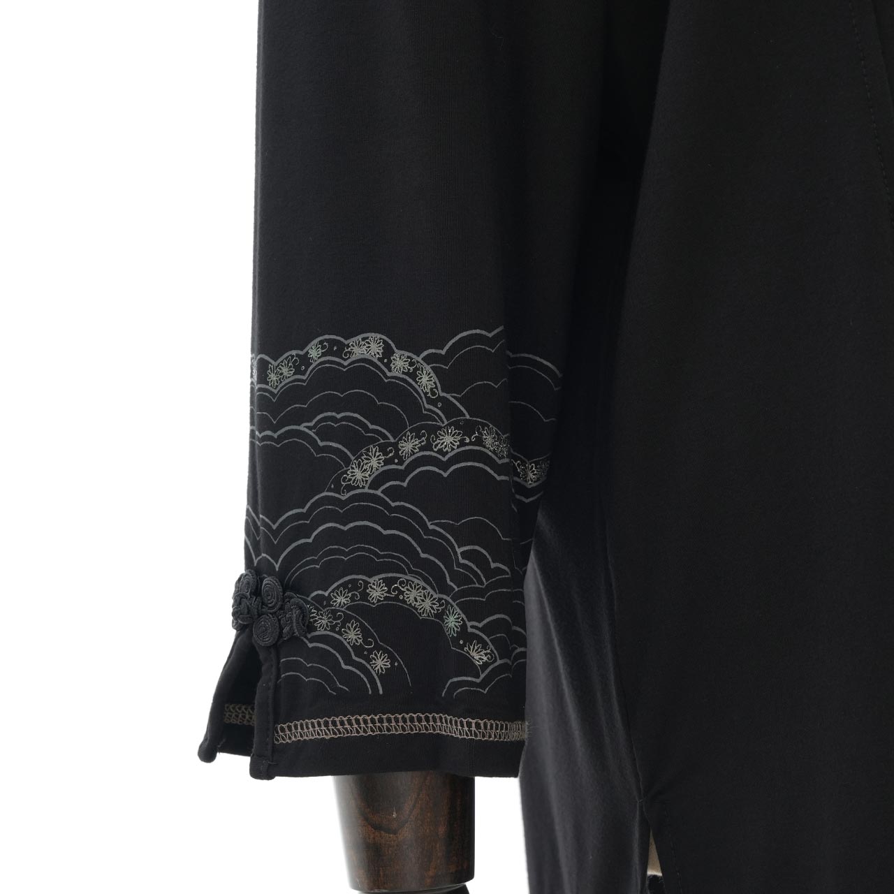 琉球浪漫物語 Ryukyu Romantic Story – Open-Shoulder Cut-and-Sew Top 【L】