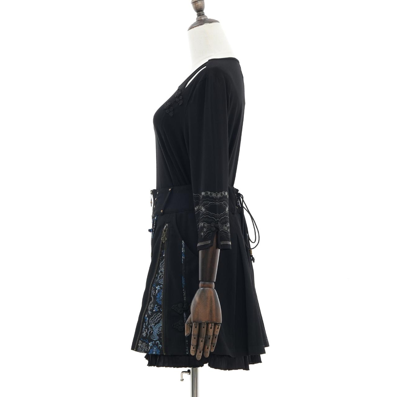 琉球浪漫物語 Ryukyu Romantic Story – Open-Shoulder Cut-and-Sew Top 【M】