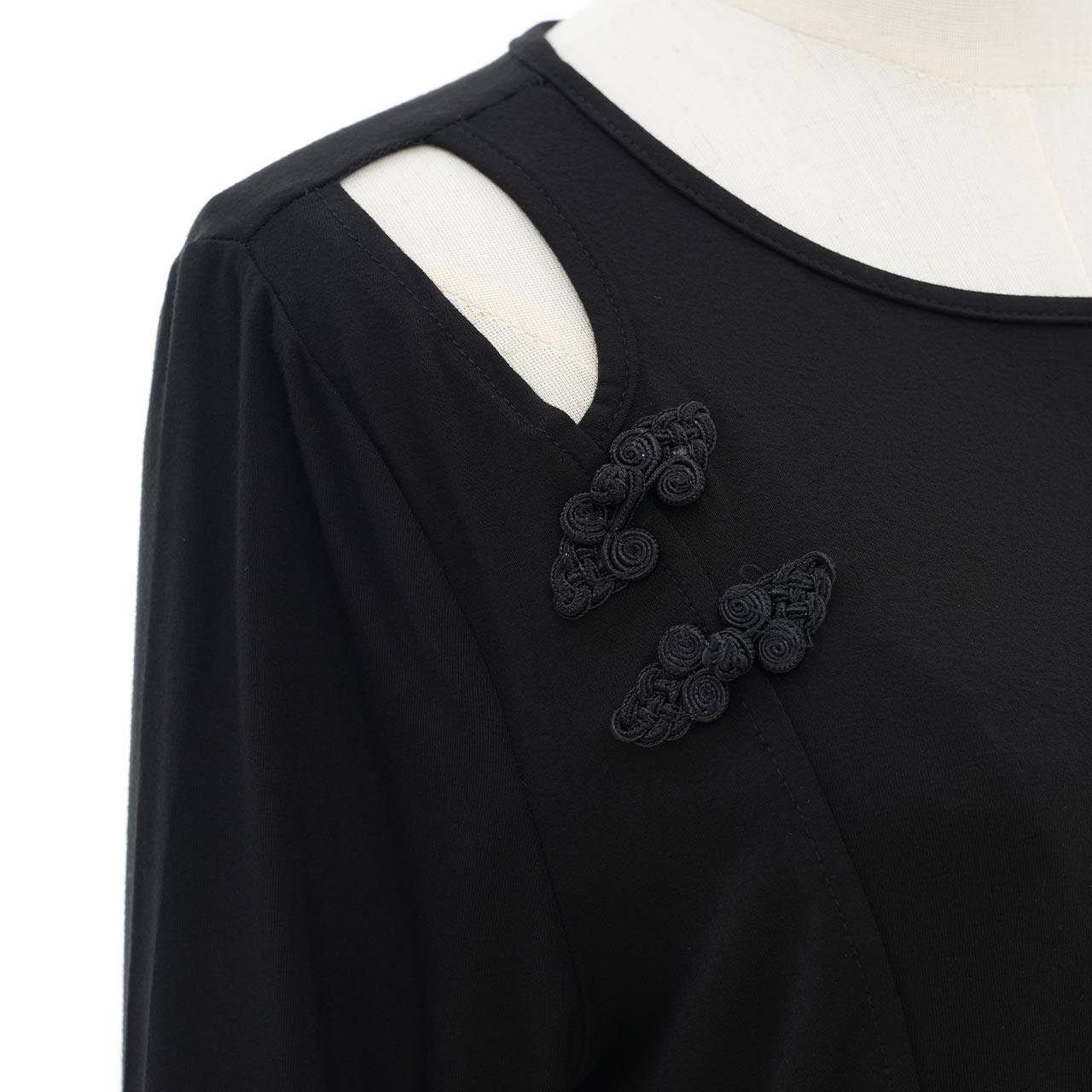 琉球浪漫物語 Ryukyu Romantic Story – Open-Shoulder Cut-and-Sew Top 【M】