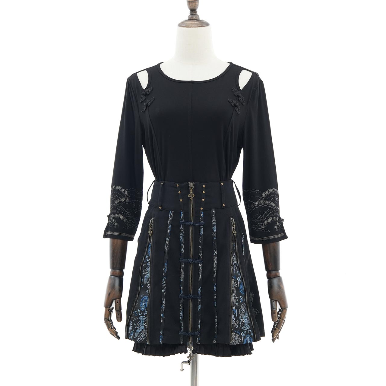 琉球浪漫物語 Ryukyu Romantic Story – Open-Shoulder Cut-and-Sew Top 【M】