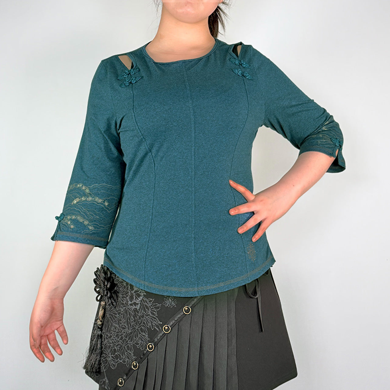 琉球浪漫物語 Ryukyu Romantic Story – Open-Shoulder Cut-and-Sew Top 【L】