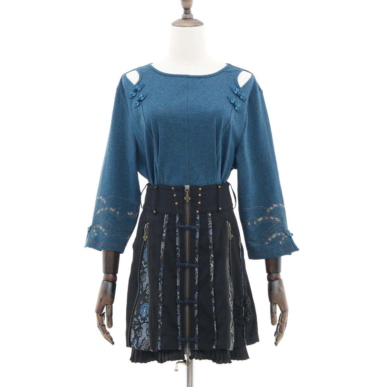 琉球浪漫物語 Ryukyu Romantic Story – Open-Shoulder Cut-and-Sew Top 【L】