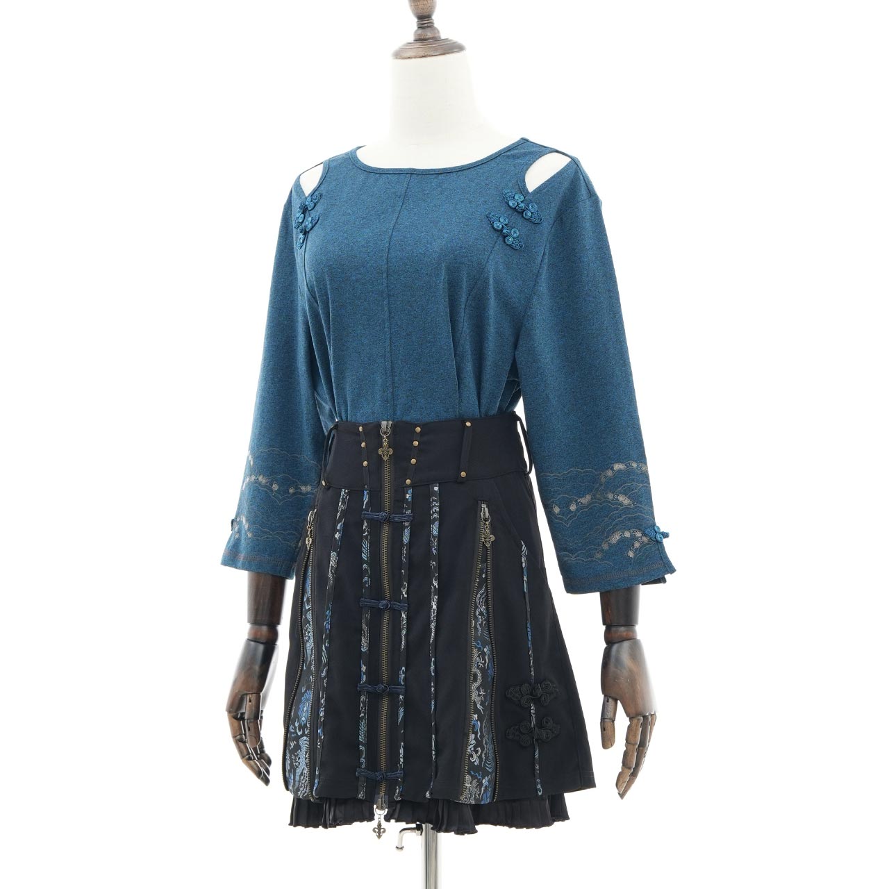 琉球浪漫物語 Ryukyu Romantic Story – Open-Shoulder Cut-and-Sew Top 【L】