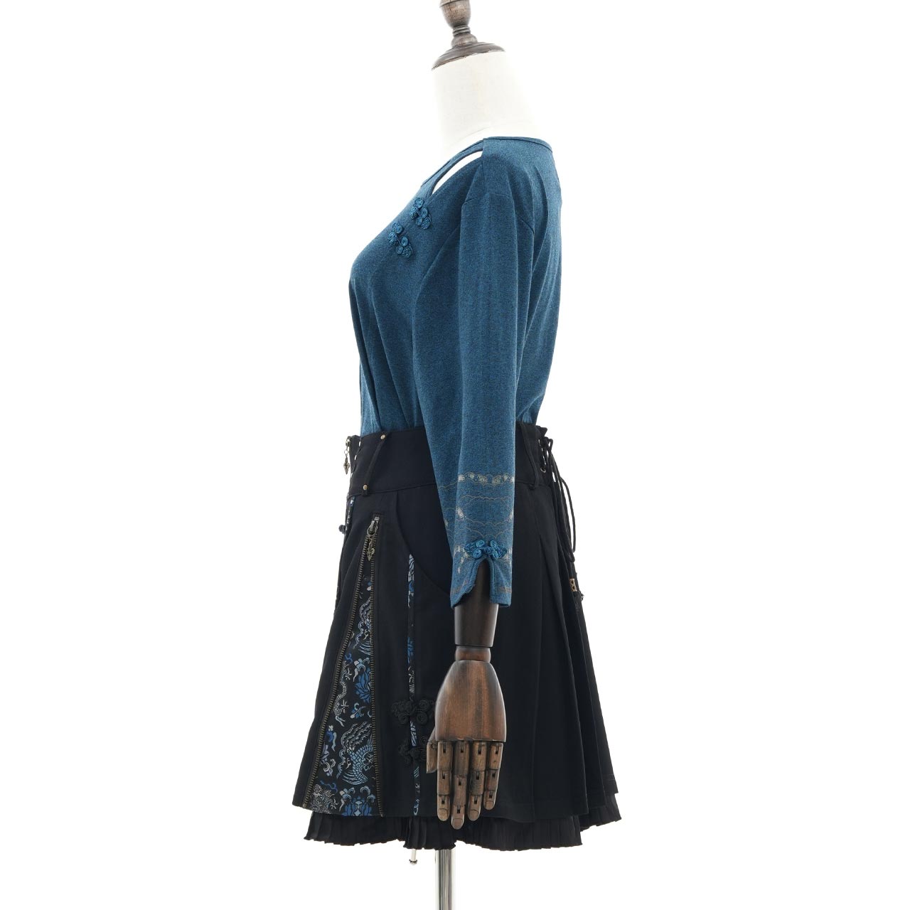 琉球浪漫物語 Ryukyu Romantic Story – Open-Shoulder Cut-and-Sew Top 【L】
