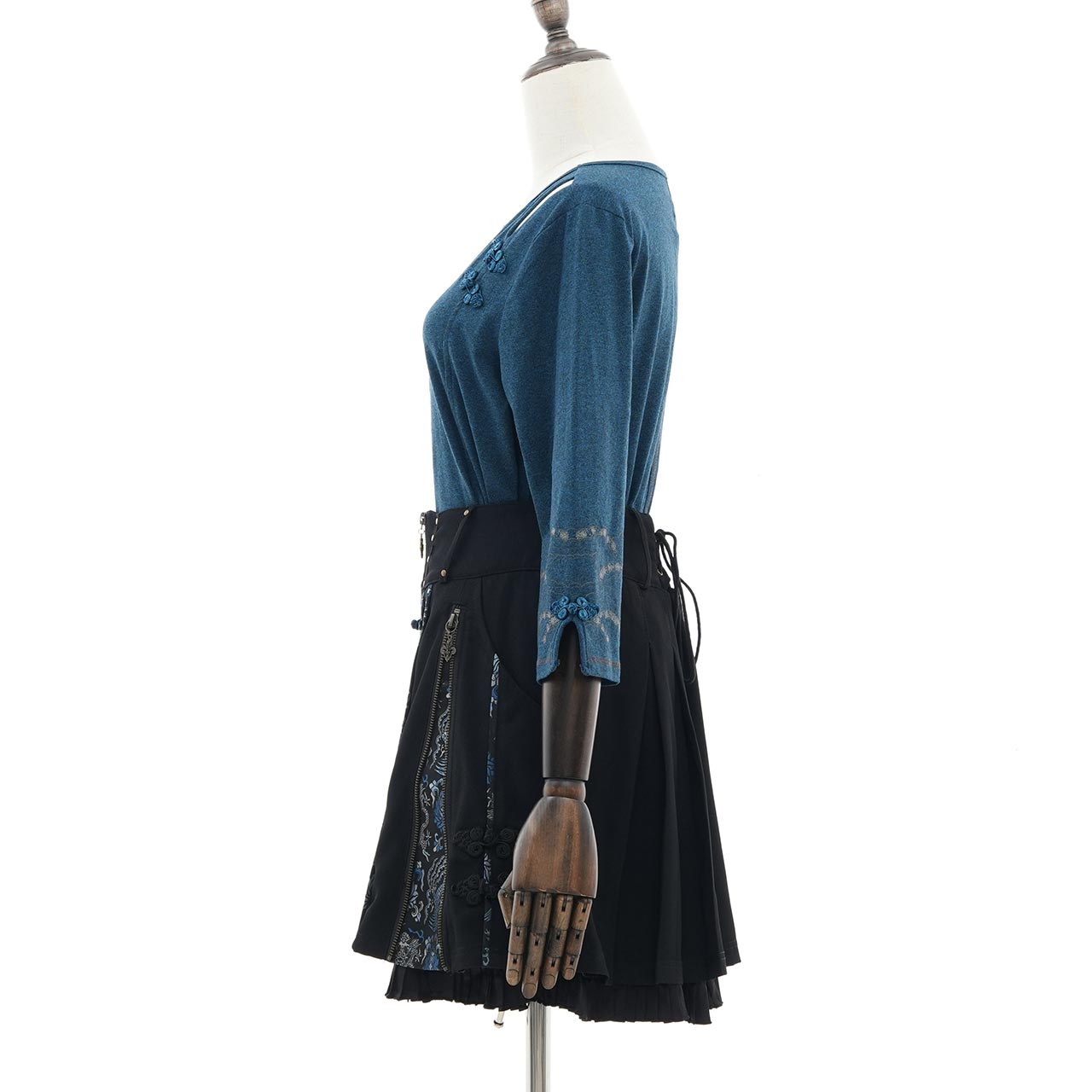 琉球浪漫物語 Ryukyu Romantic Story – Open-Shoulder Cut-and-Sew Top 【M】