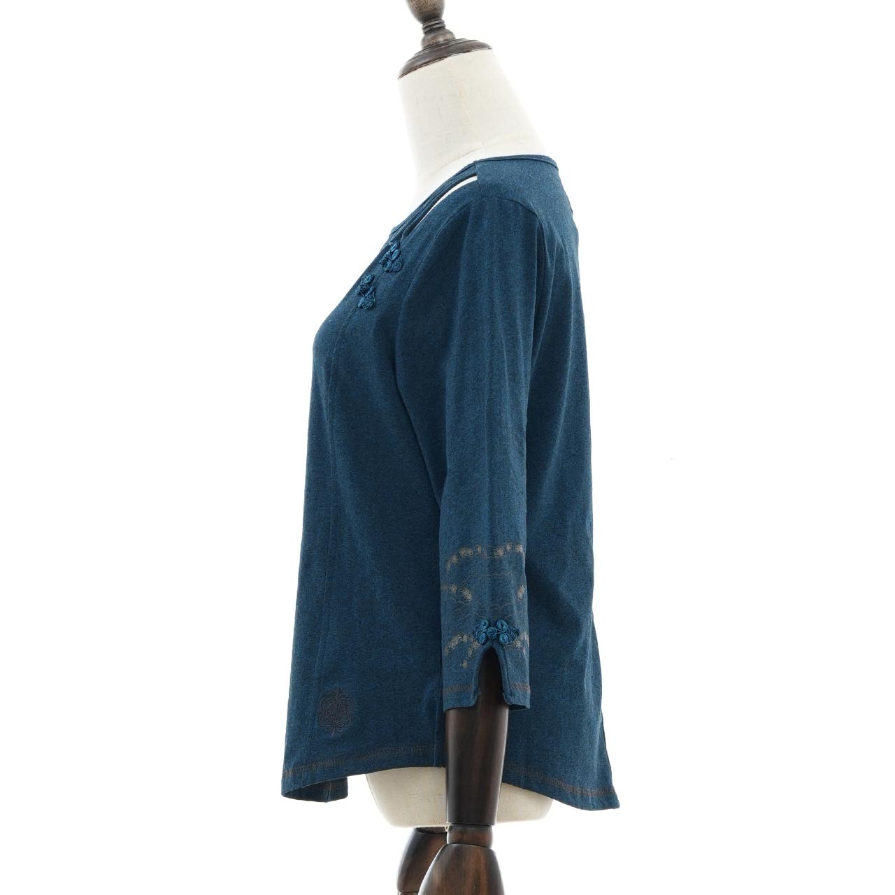 琉球浪漫物語 Ryukyu Romantic Story – Open-Shoulder Cut-and-Sew Top 【M】