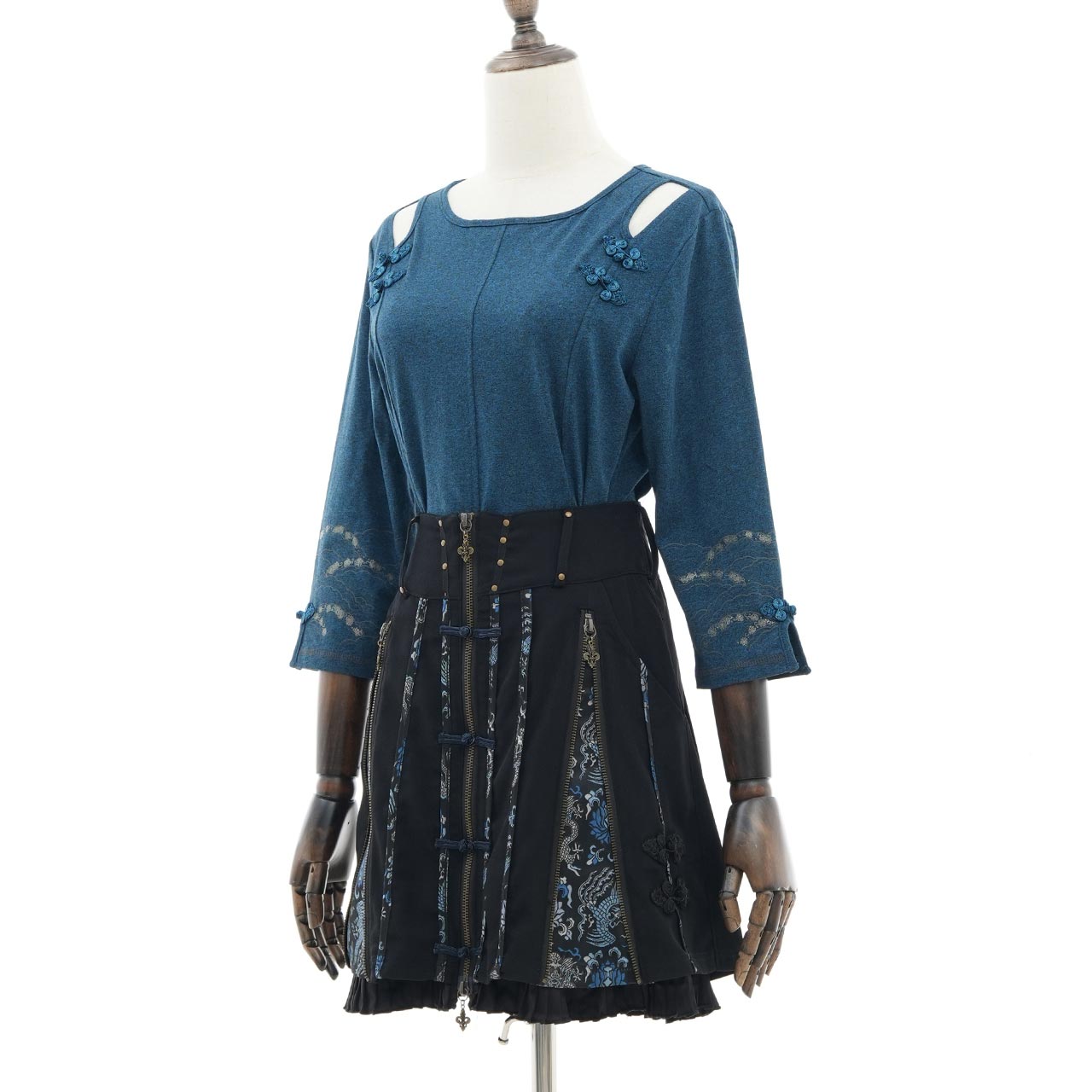 琉球浪漫物語 Ryukyu Romantic Story – Open-Shoulder Cut-and-Sew Top 【M】