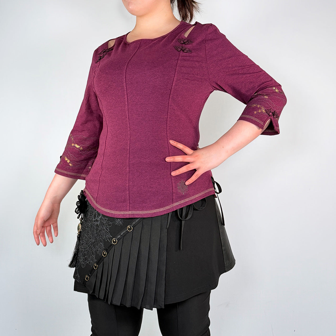 琉球浪漫物語 Ryukyu Romantic Story – Open-Shoulder Cut-and-Sew Top 【L】