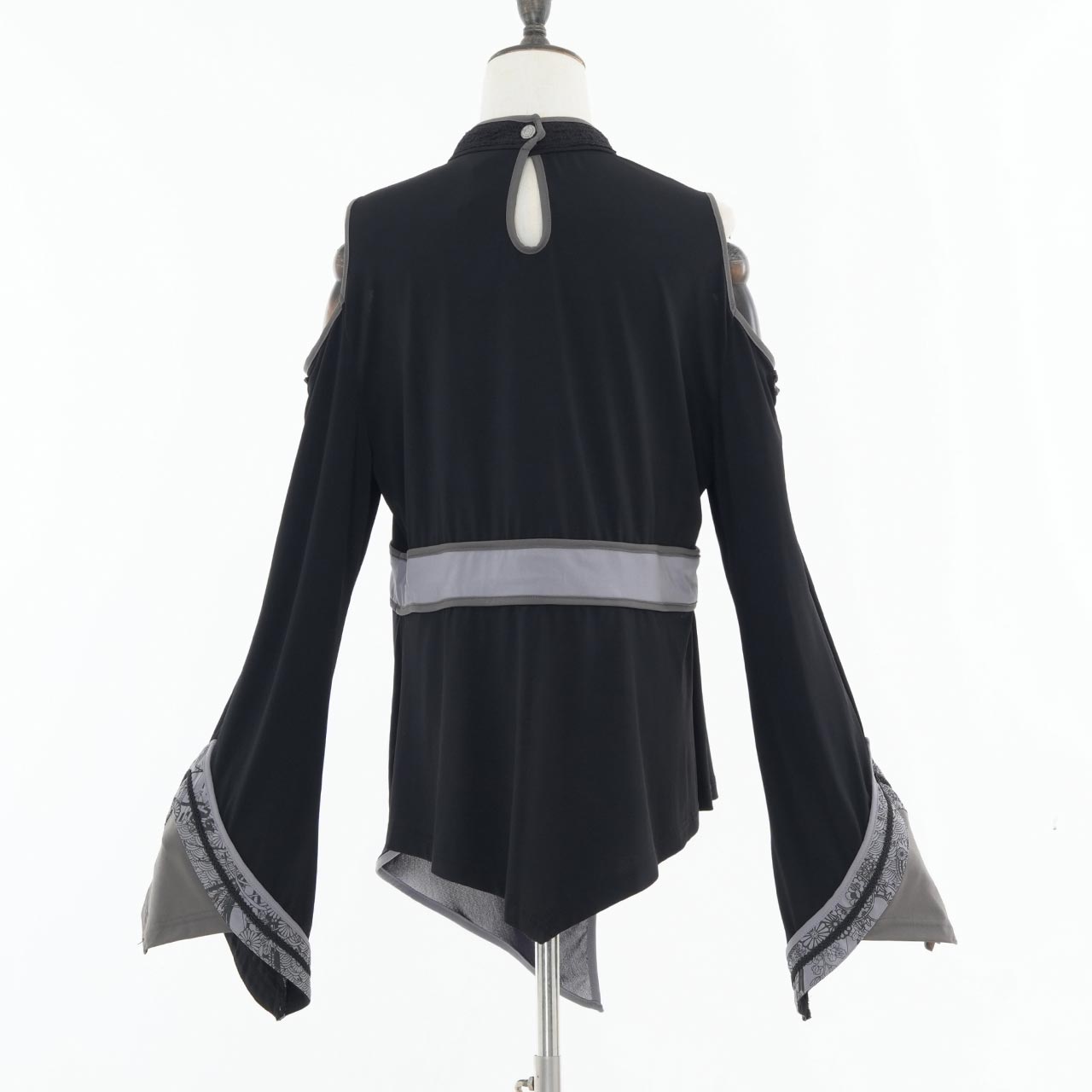『鶴翼報恩録 ～ Requital of the Crane～』Cut-and-sew top【L】