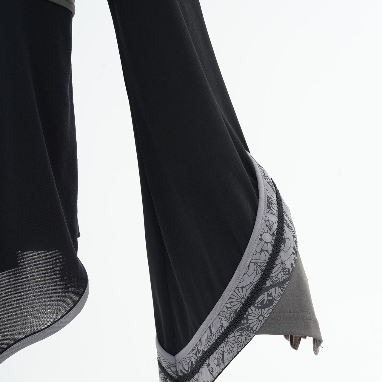 『鶴翼報恩録 ～ Requital of the Crane～』Cut-and-sew top【L】