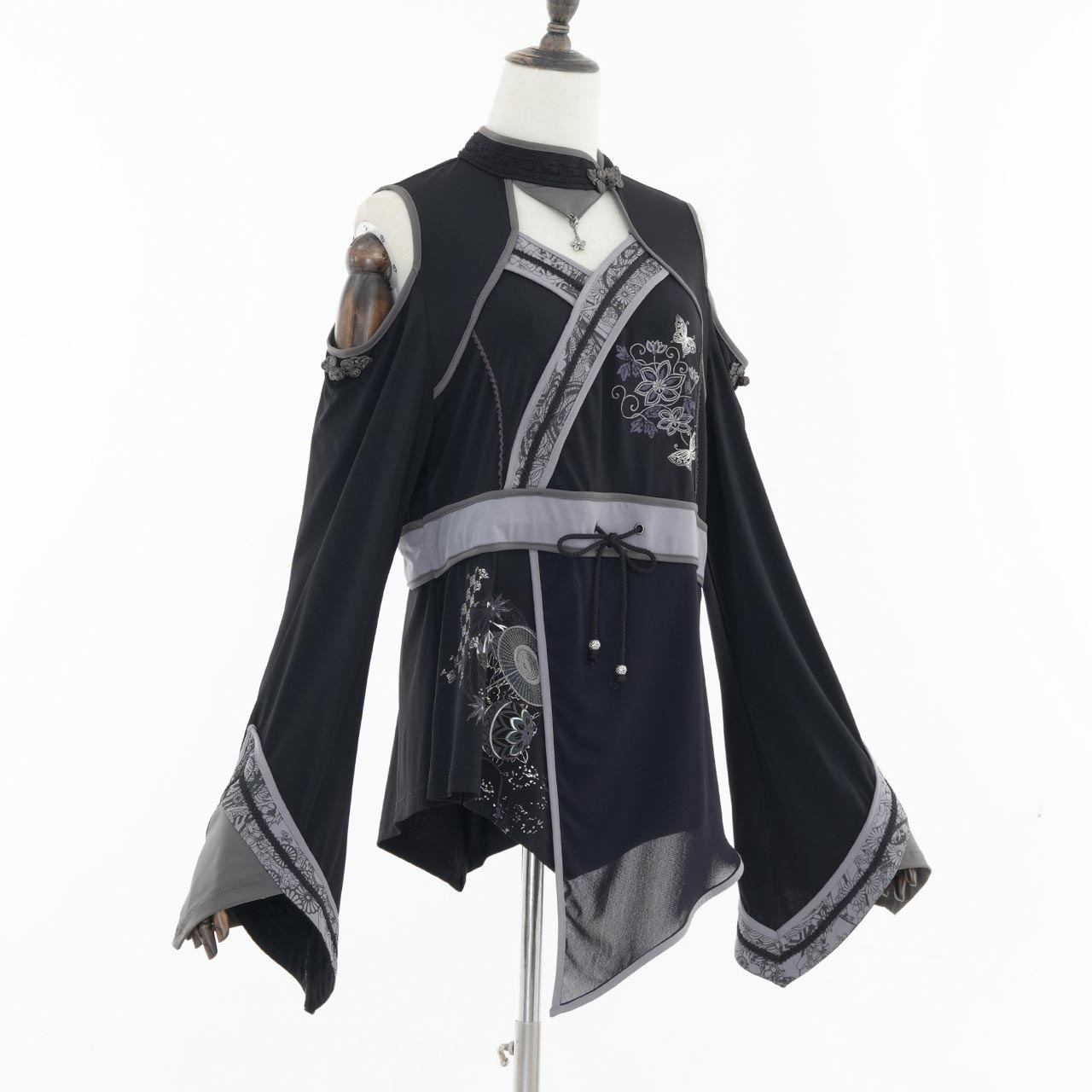 『鶴翼報恩録 ～ Requital of the Crane～』Cut-and-sew top【L】
