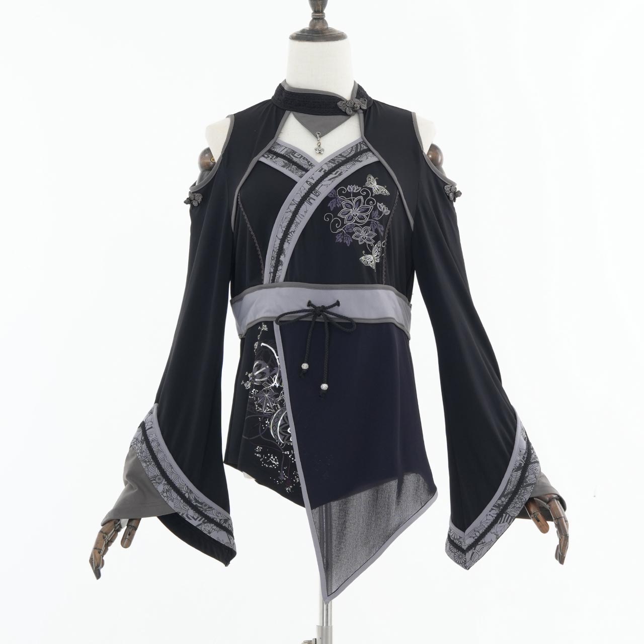 『鶴翼報恩録 ～ Requital of the Crane～』Cut-and-sew top【M】