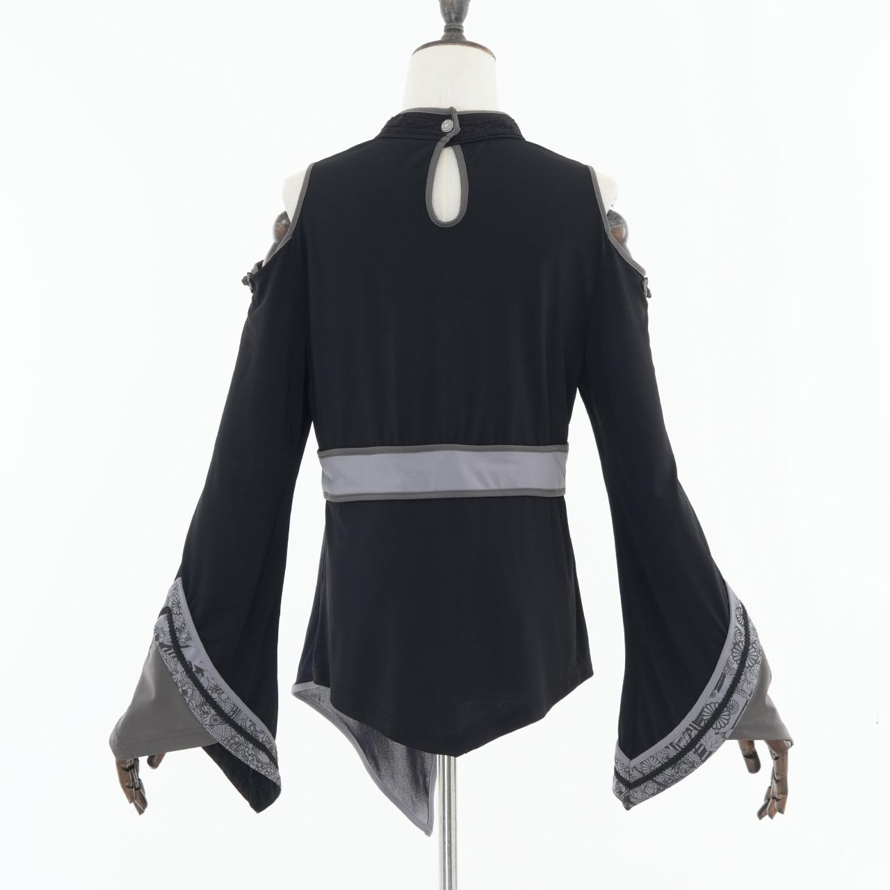 『鶴翼報恩録 ～ Requital of the Crane～』Cut-and-sew top【M】