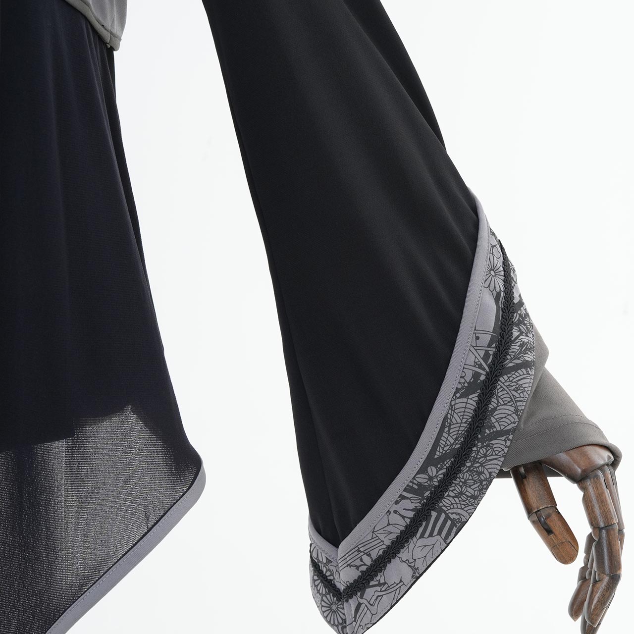 『鶴翼報恩録 ～ Requital of the Crane～』Cut-and-sew top【M】