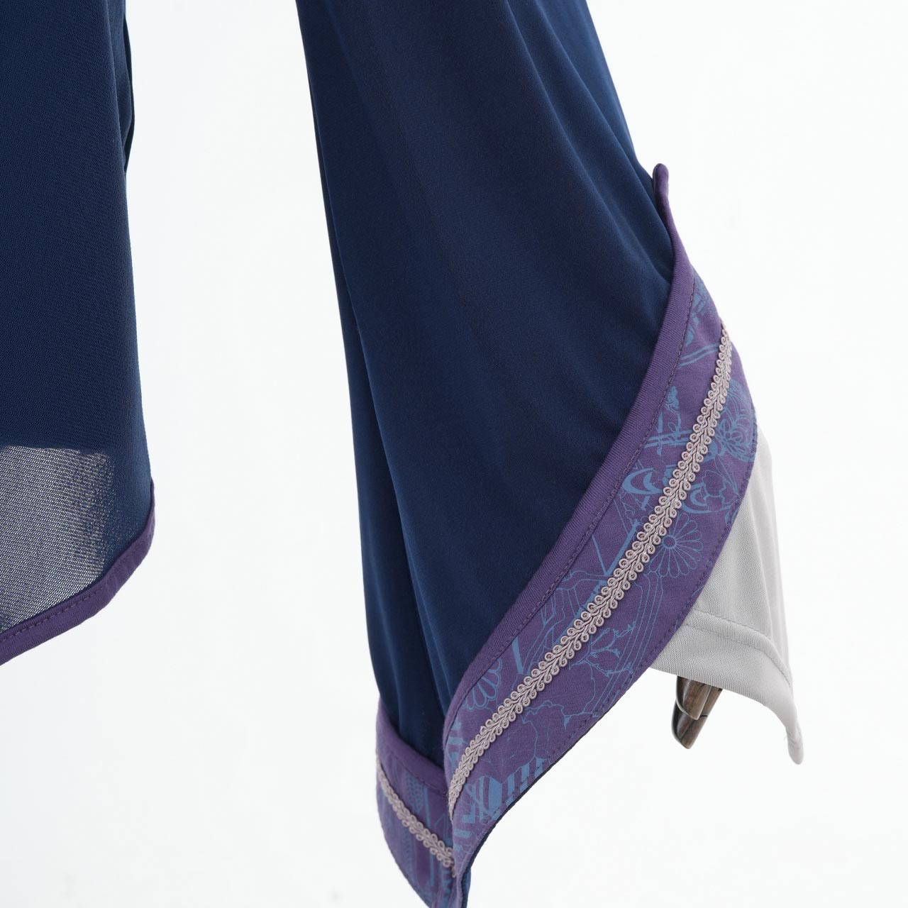 『鶴翼報恩録 ～ Requital of the Crane～』Cut-and-sew top【L】