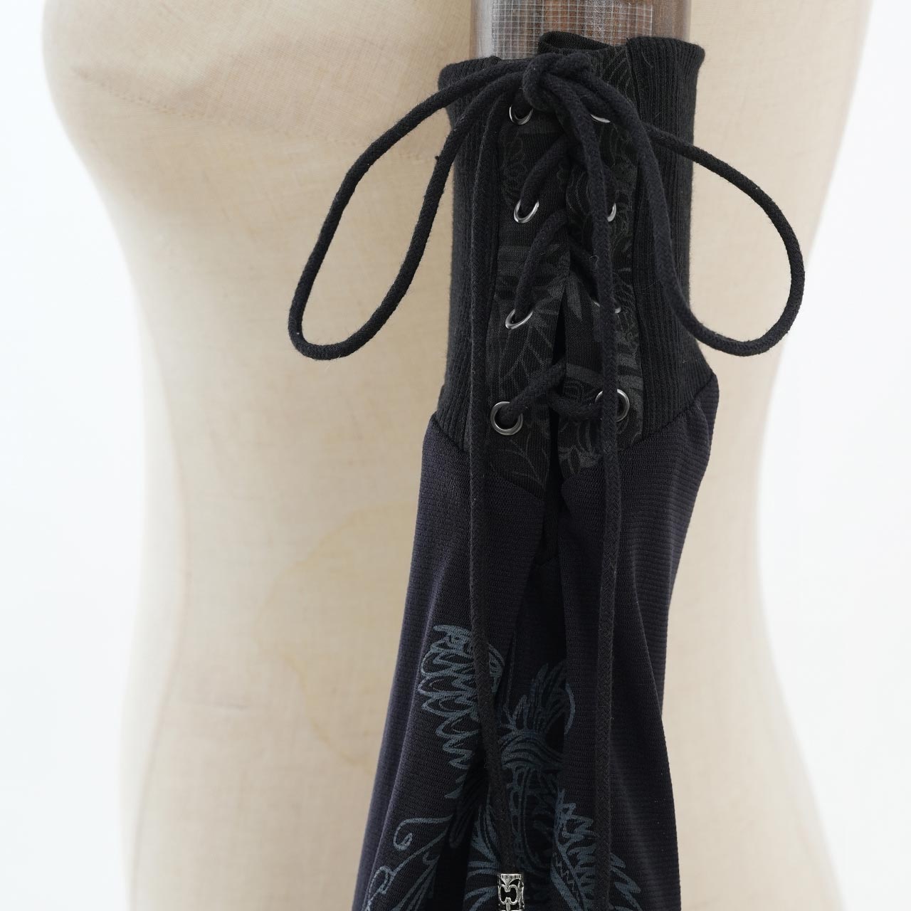 『鶴翼報恩録 ～ Requital of the Crane～』Arm Covers