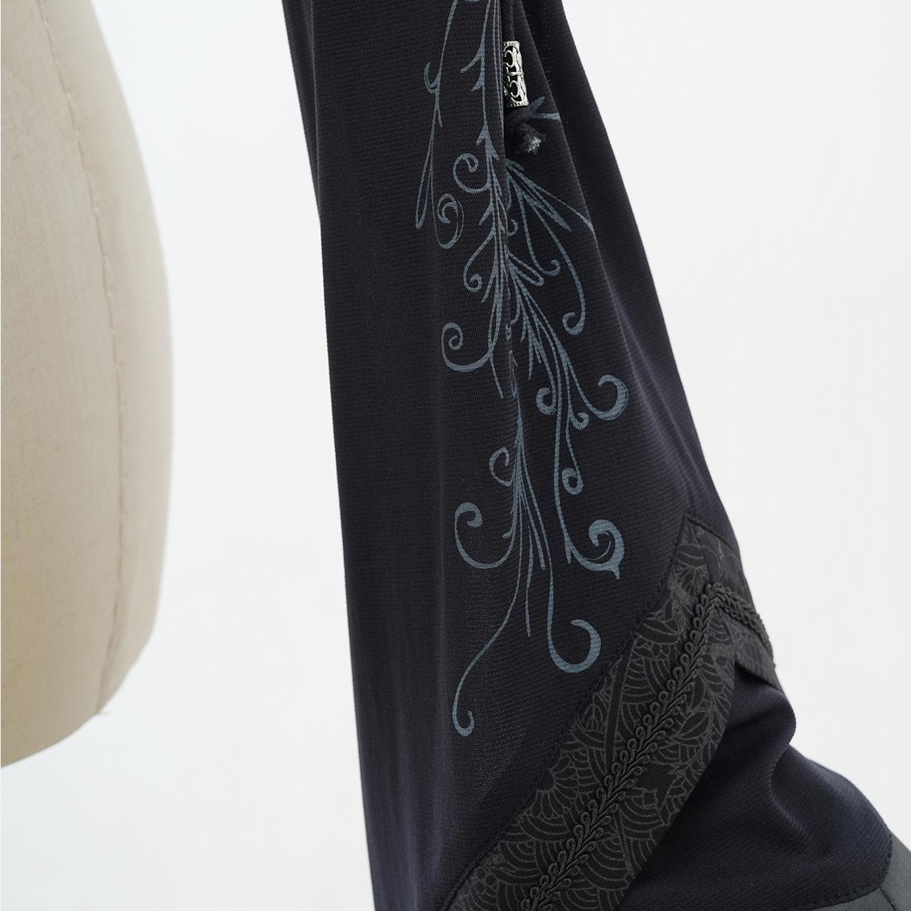 『鶴翼報恩録 ～ Requital of the Crane～』Arm Covers