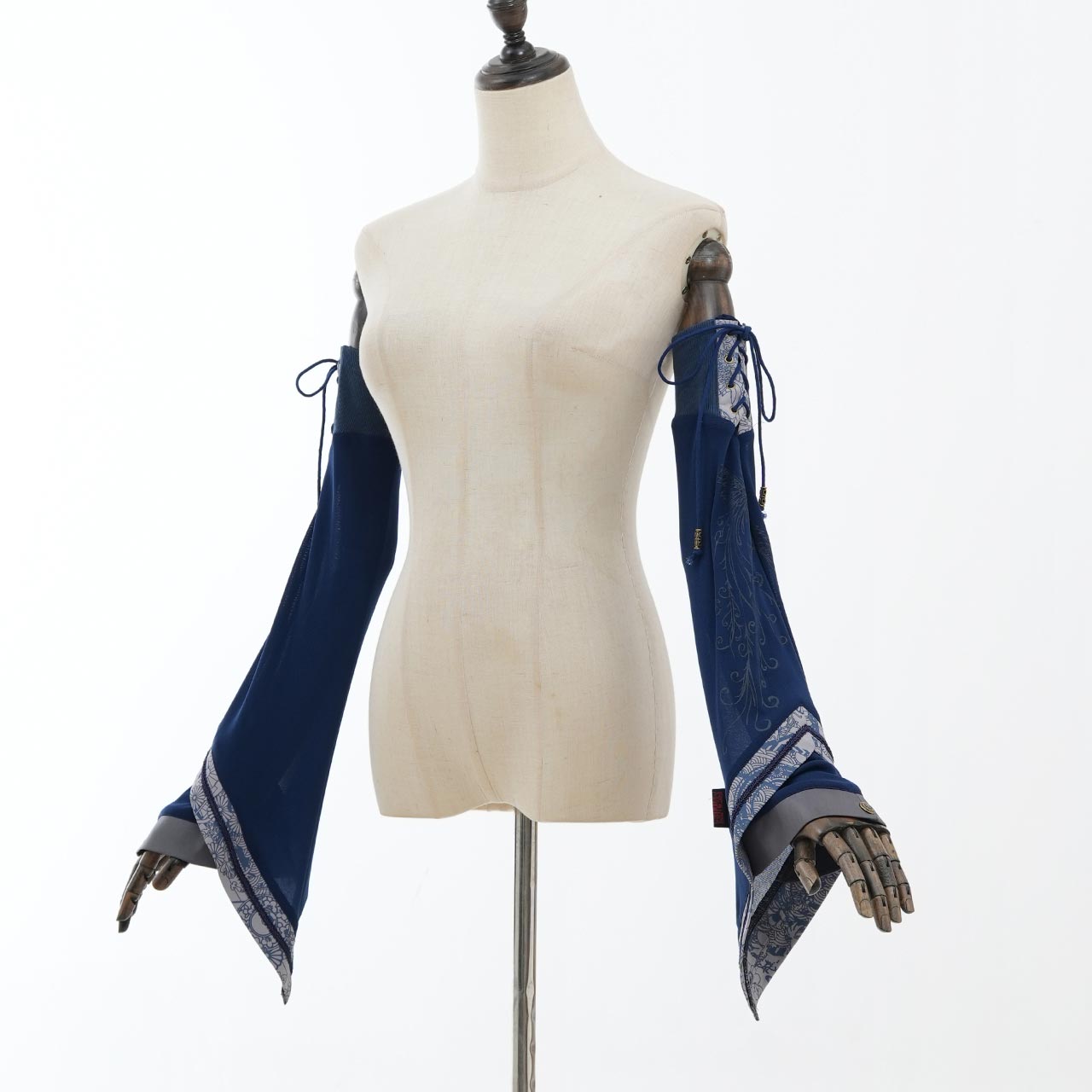 『鶴翼報恩録 ～ Requital of the Crane～』Arm Covers