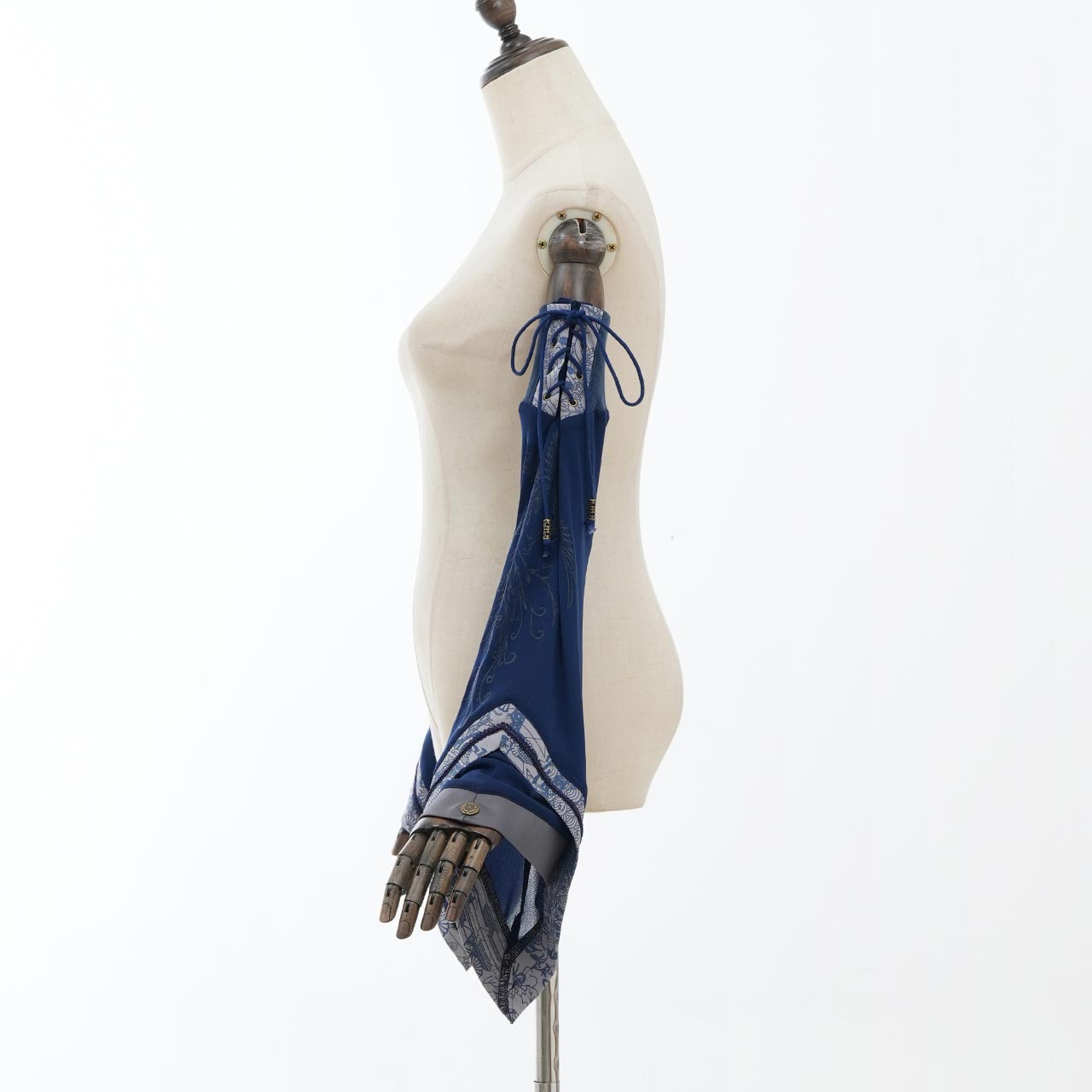 『鶴翼報恩録 ～ Requital of the Crane～』Arm Covers