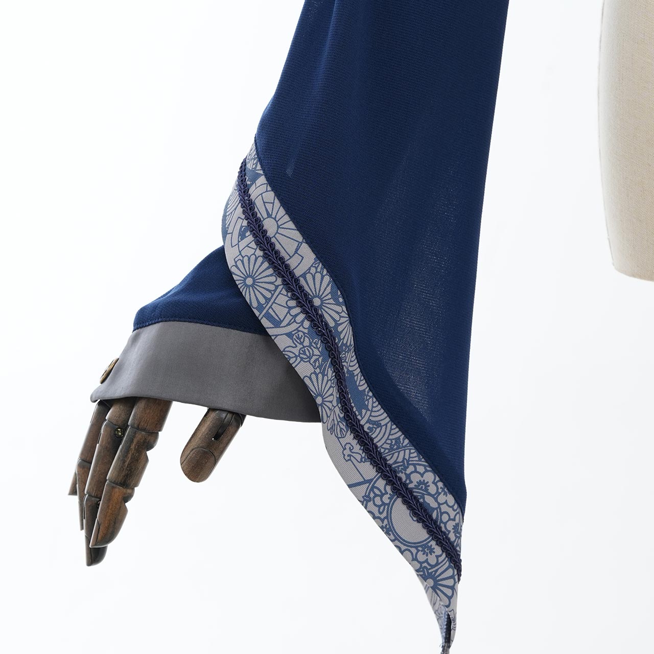 『鶴翼報恩録 ～ Requital of the Crane～』Arm Covers