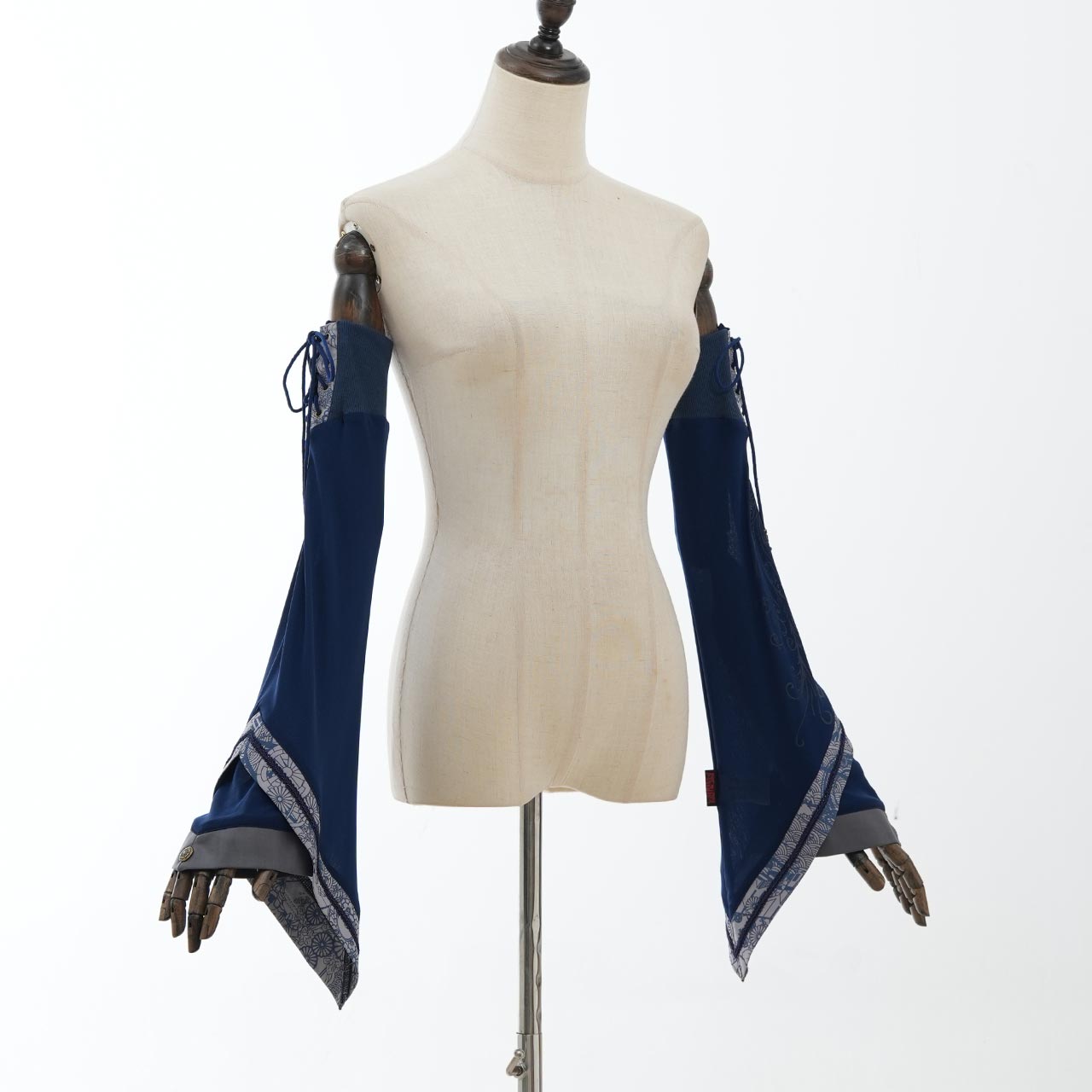 『鶴翼報恩録 ～ Requital of the Crane～』Arm Covers