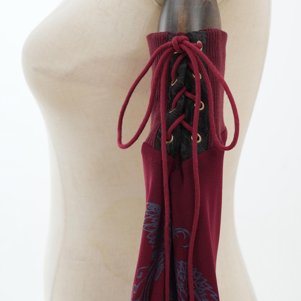 『鶴翼報恩録 ～ Requital of the Crane～』Arm Covers