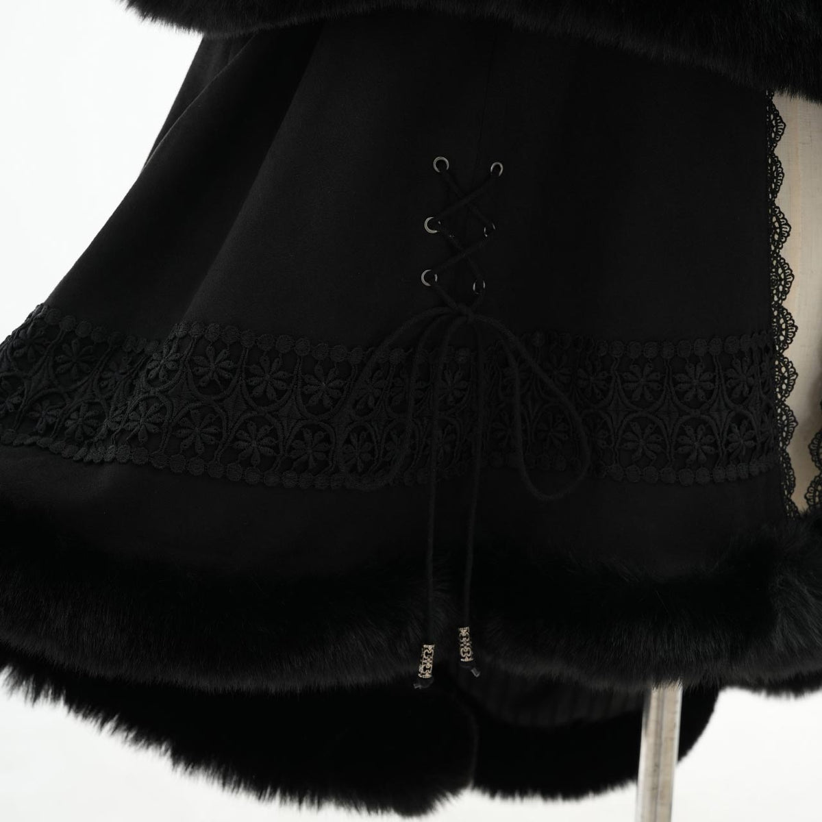 Villainess Elegance 2-Way Cape