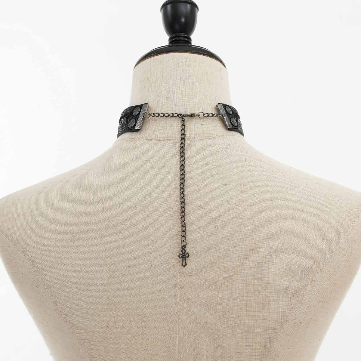 Thorned Reliquary Choker