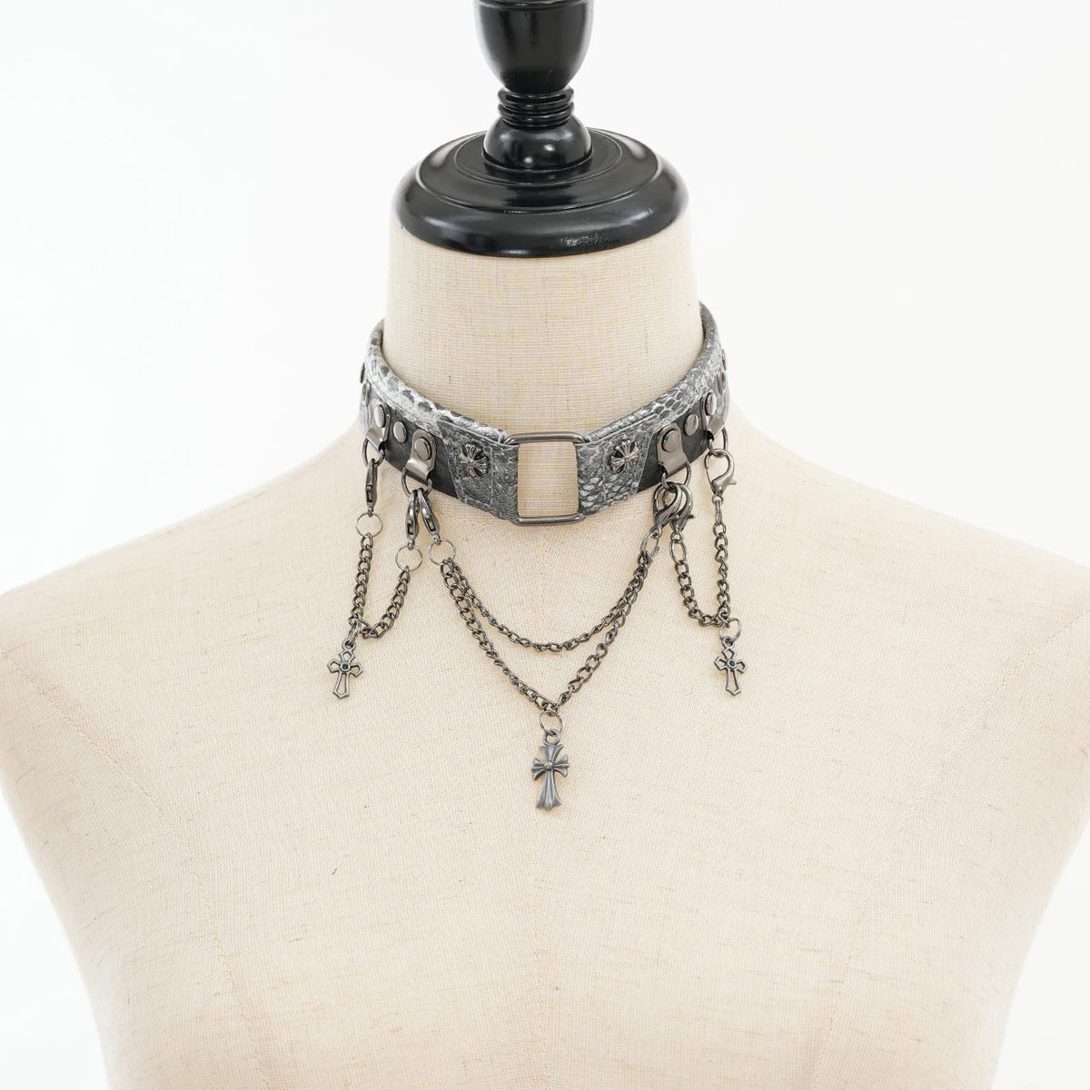 Thorned Reliquary Choker
