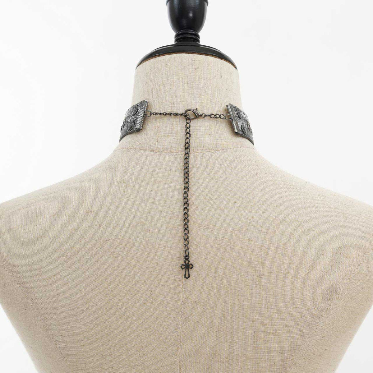 Thorned Reliquary Choker