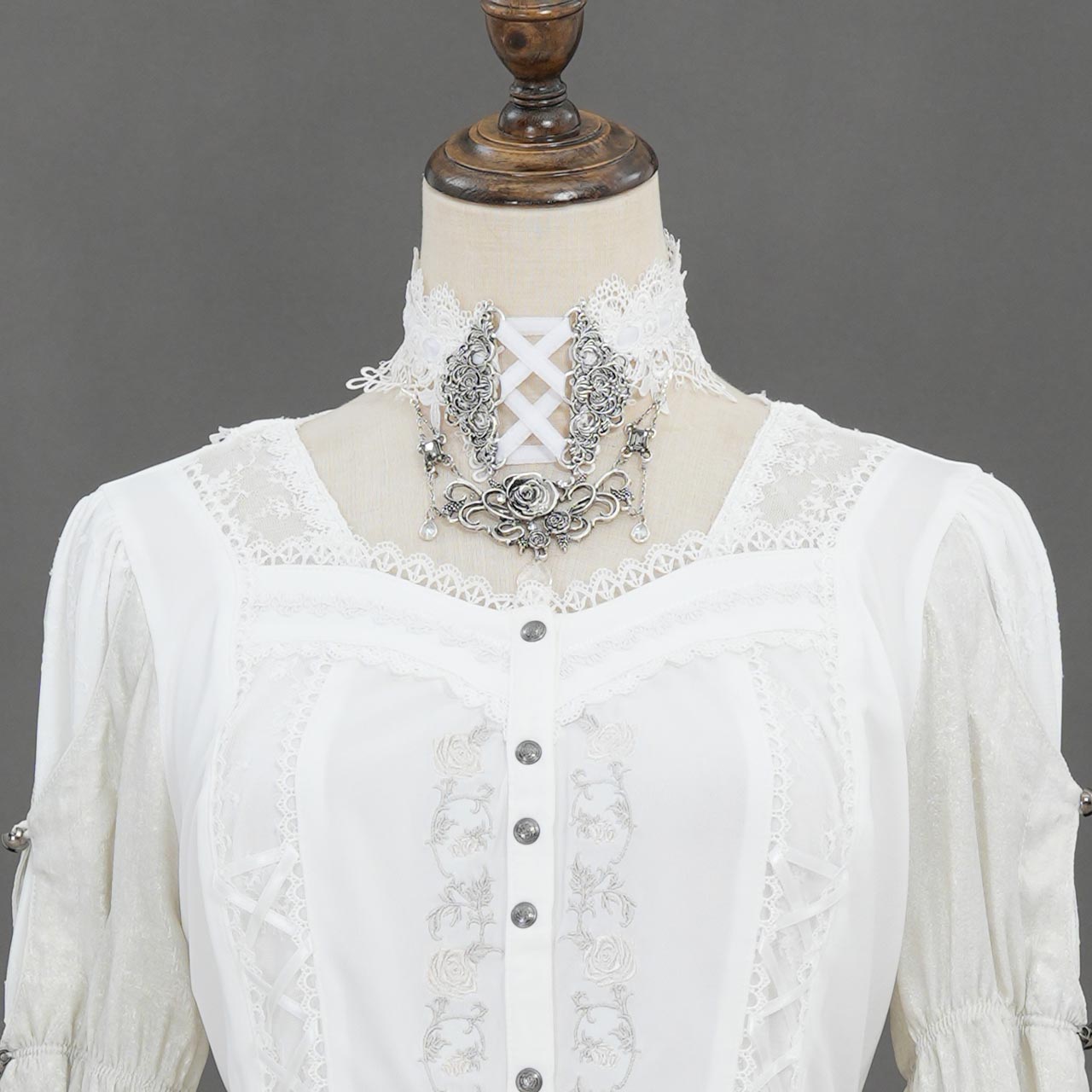 Larme d’Alice Lace choker