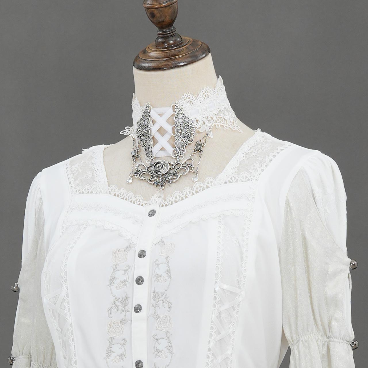 Larme d’Alice Lace choker