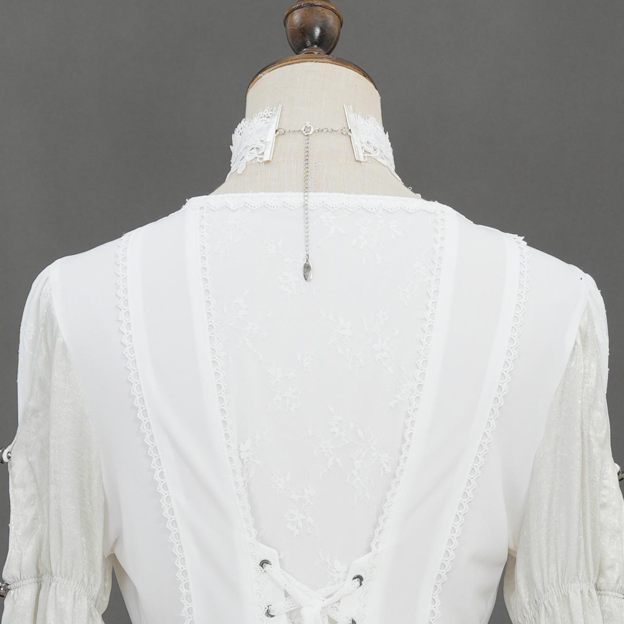 Larme d’Alice Lace choker