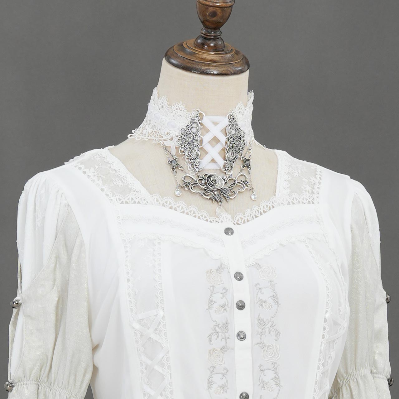 Larme d’Alice Lace choker