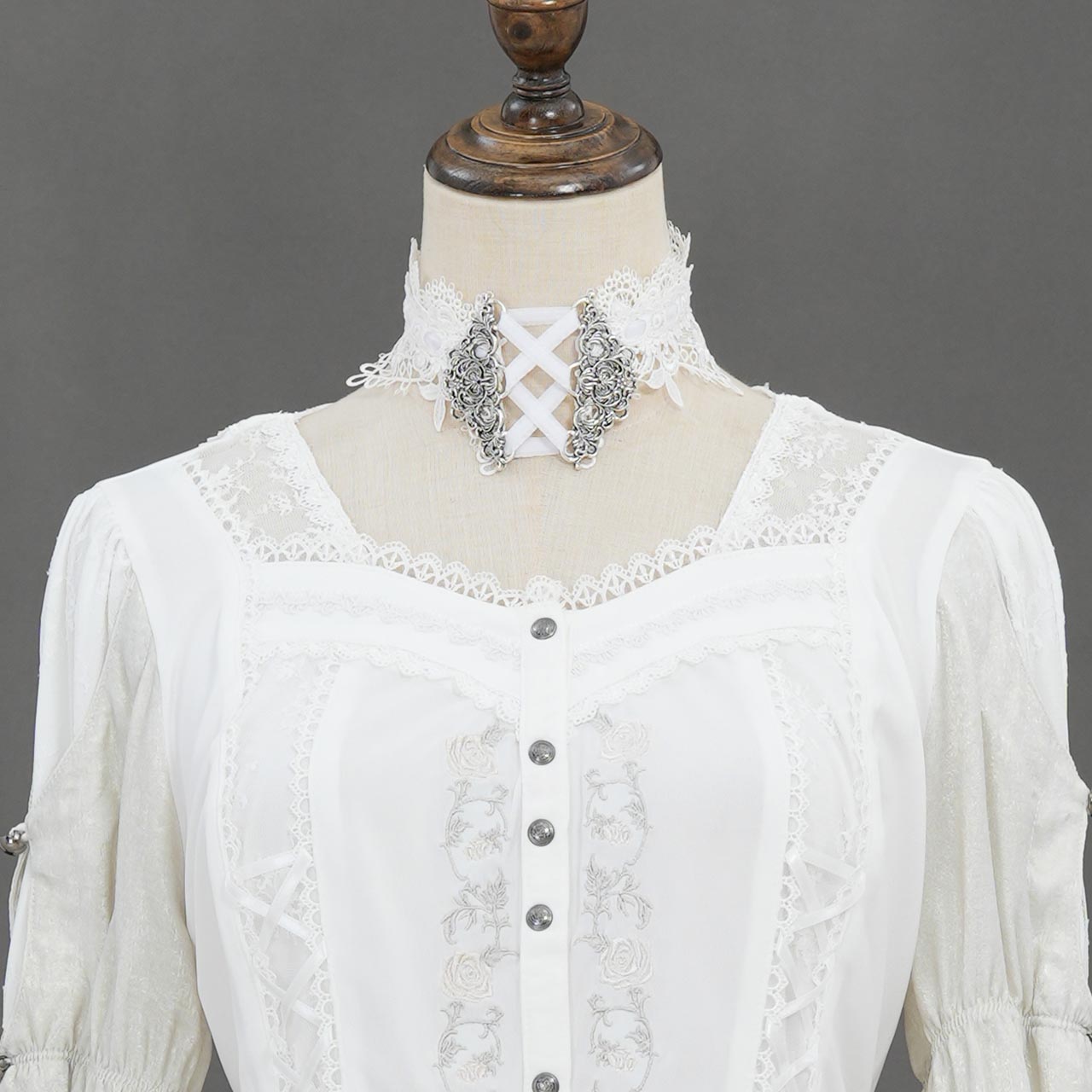 Larme d’Alice Lace choker