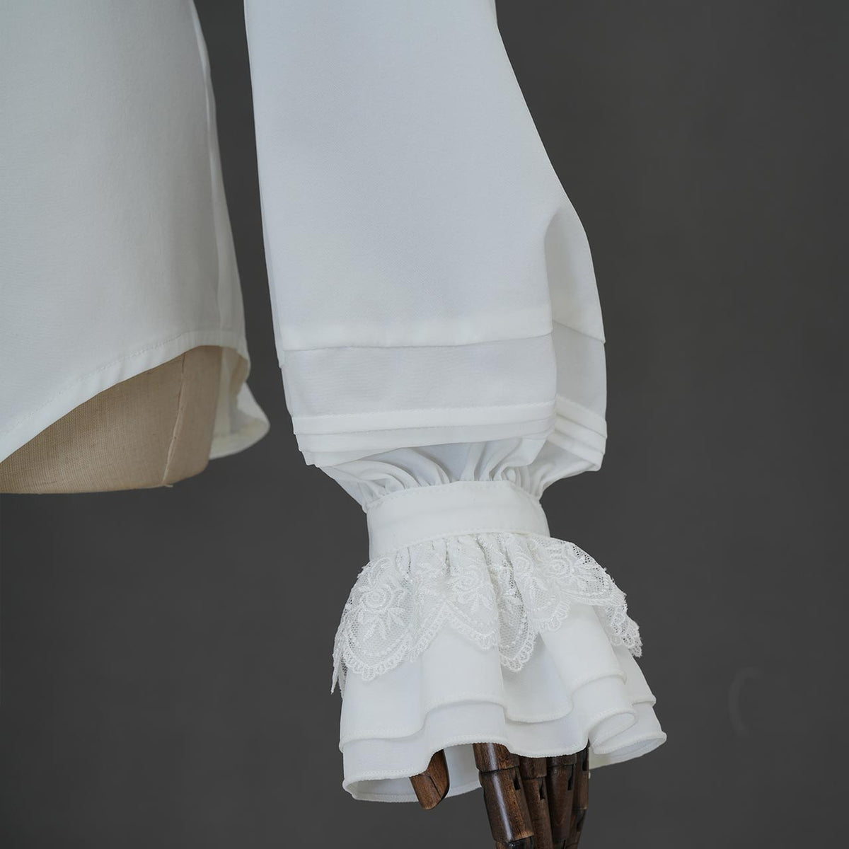 Grand Foyer Hotel Cascade Ruffle Blouse【M】