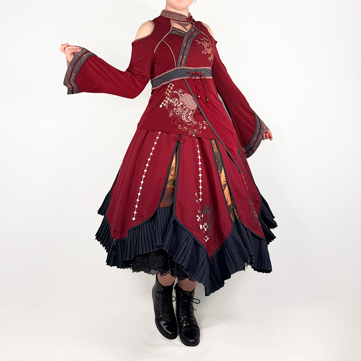 『鶴翼報恩録 ～ Requital of the Crane～』Cut-and-sew top【L】