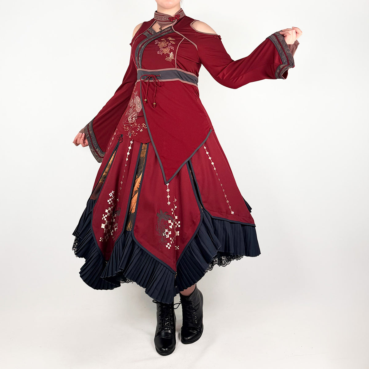 『鶴翼報恩録 ～ Requital of the Crane～』Cut-and-sew top【L】